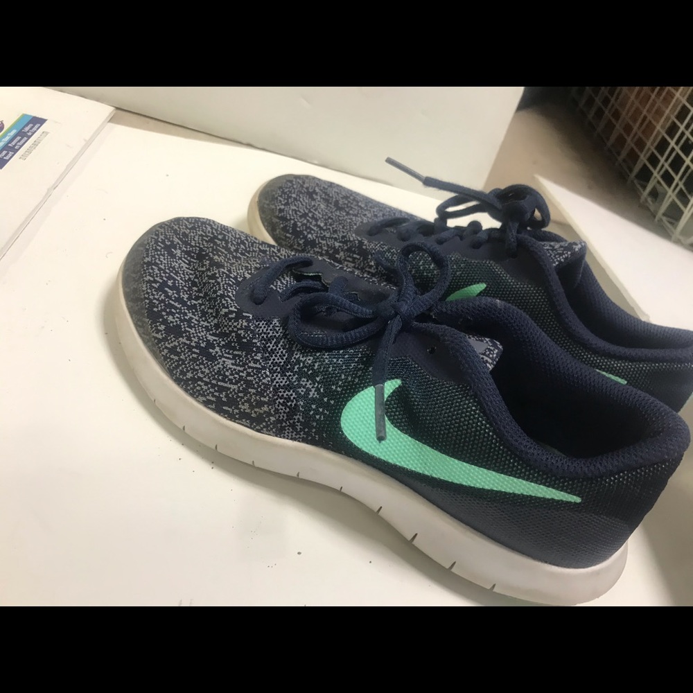 Nike Flex Contact Boys  Girls Trainers Size 4Y